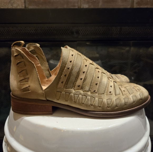 Sundance Shoes - Veracruz Shoes Size 39